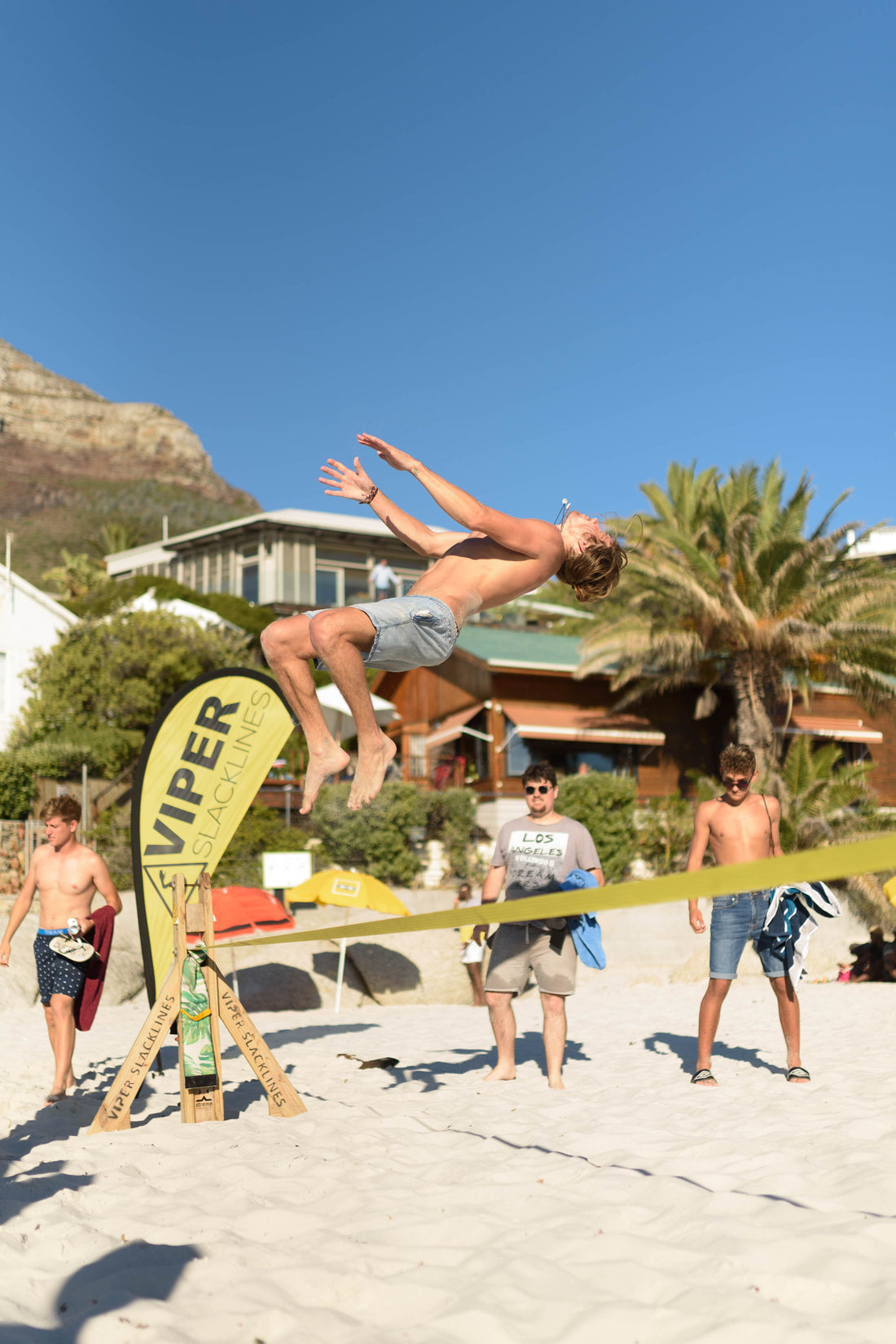 JasonBasset Viper Slacklines Beach Slackline setup
