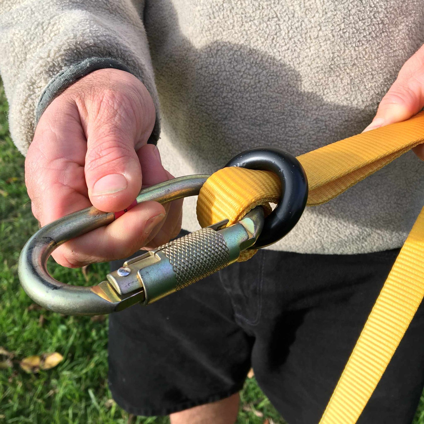 Oval Auto-Locking Carabiner